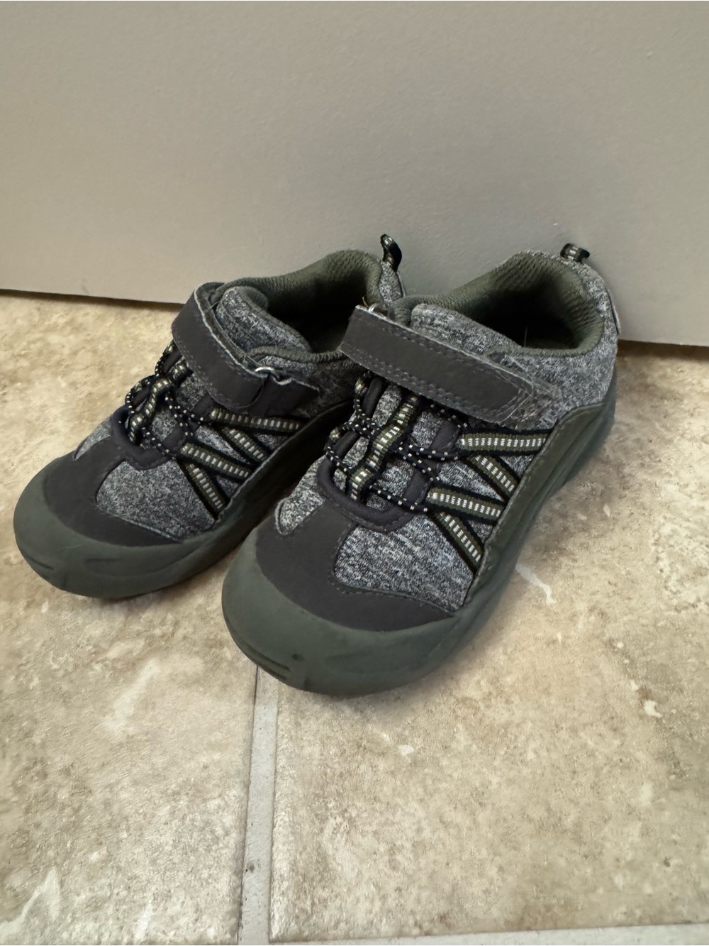 OshKosh B'gosh Toddler Boys Teti Bump Toe Gray Black Athletic Sneakers - 8
